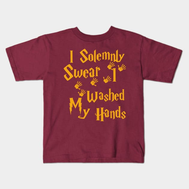 Wizard washing Kids T-Shirt by Thisepisodeisabout